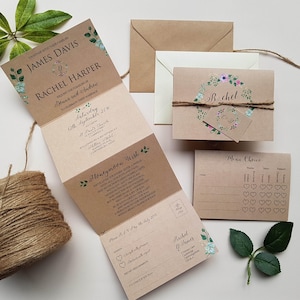 Rustikales Hochzeitseinladungs-Set mit Tags, rustikaler Schnur und einer Auswahl an Umschlägen - Ziehharmonika-Trifold-Blumen-Luxus-Hochzeit lädt ein