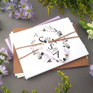 Lila Blumen Hochzeitseinladungs - Set - Concertina Trifold Hochzeit lädt mit Tags, rustikaler Schnur und Umschlägen ein