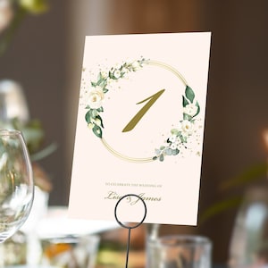 Weiß Blumengold Tischnummern oder Tischnamen | Beliebige Farbe Schriftart | A5 doppelseitige Karten | Hochzeiten | Dinner oder Gala Anlass
