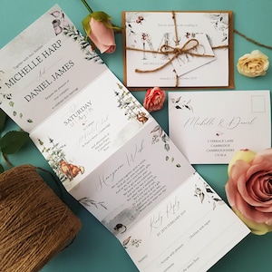 Winterhochzeits-Einladungs-Set - Concertina-Trifold-Hochzeit lädt mit Tags, rustikaler Schnur und Umschlägen ein