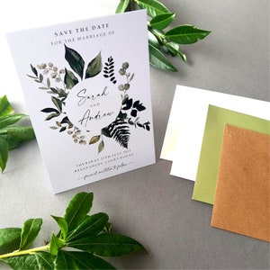 Groene krans Save the Date-kaarten of bewaar de avond of het weekend met enveloppen - Save the Dates-huwelijksaankondiging