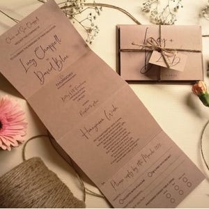 Set di inviti per matrimonio rustico - Inviti per matrimonio di lusso a tre ante a fisarmonica - Inviti per matrimonio di lusso con calligrafia e buste