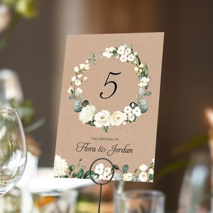 Weisse Blumen Kraft Tischnummern oder Tischnamen | Beliebige Farbe Schriftart | A5 doppelseitige Karten | Hochzeiten | Dinner oder Gala Anlass