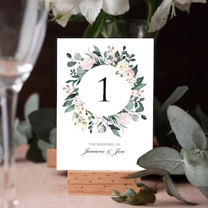 Wilde Blume Tischnummern oder Tischnamen | Beliebige Farbe Schriftart | A5 doppelseitige Karten | Hochzeiten | Abendessen oder Gala-Veranstaltung, Pink & Weiße Blumen