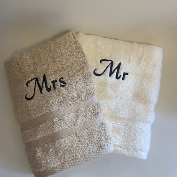 Personalisierte Mr & Mrs Handtuch Set Verlobung Hochzeit Jahrestag Geschenk 100% Baumwolle super Qualität Handtücher Weihnachten Personalisiertes Geschenk