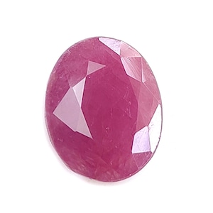 Gefacetteerde robijn: 9,25 ct, natuurlijke, onbehandelde, roze, ovale vorm, 13 x 11 mm. Geboortesteen van juli.