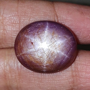 Cabochão de Rubi Estrela: Rubi Vermelho Natural Não Tratado de 33,20 ct com 6 Raios, Formato Oval, 21 x 17,5 mm