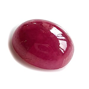 Gema de Rubi Cabochão: Rubi Natural Não Tratado de 10,25 ct, Formato Oval, 13,8 x 10,8 mm, 1 peça, Pedra do Mês de Julho