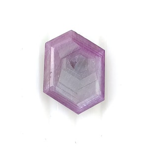 Zafiro Record Keeper, talla facetada: 13,90 ct, zafiro rosa frambuesa natural sin tratar, forma hexagonal, 20 x 14,5 mm