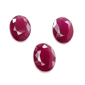 Rubino taglio sfaccettato: 6,80 carati, rosso naturale non trattato, forma ovale, 9*7 mm, 3 pezzi, pietra portafortuna di luglio.