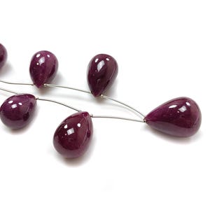 Glatte lose Edelsteinperlen: 740.80cts Natürliche unbehandelte rote Tropfenformperlen 23 mm - 31 mm