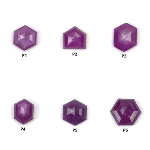 Könnte beinhalten: Sechs violette Edelsteine in sechseckiger Form, beschriftet mit P1 bis P6.