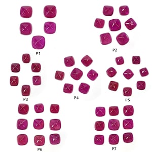 Op de afbeelding: Assortiment van 7 groepen robijn cabochons, elke groep gelabeld van P1 tot P7. Elke groep bevat 10 tot 12 cabochons, variërend in grootte en vorm.