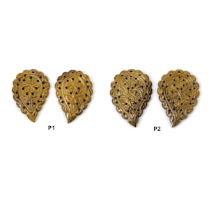 TIGER&#39;S EYE Gemstone Carving : Natural Untreated Brown Tiger&#39;s Eye Hand Carved Indian LEAVES 33*23mm - 43*31mm Pair