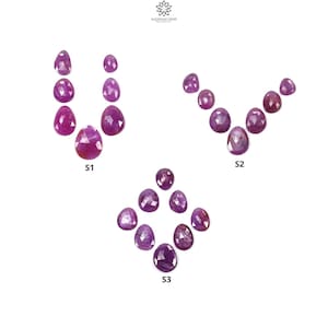 Puede incluir: Tres juegos de piedras preciosas de rubí rosa, etiquetados como S1, S2 y S3. Cada juego presenta una disposición diferente de las piedras preciosas.