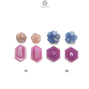 Puede incluir: Seis piedras preciosas sueltas, tres rosas y tres azules, en varias formas. Las piedras rosas son en forma de flor y hexagonales. Las piedras azules son en forma de flor. El texto "S1" y "S2" está impreso debajo de las piedras preciosas.