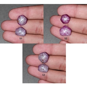 Op de afbeelding: Drie sets sterrobijn edelstenen. Elke set bevat twee gepolijste, gefacetteerde stenen. De robijnen hebben een diepe roze-rode kleur met een zesstralig sterreneffect. De sets zijn gelabeld met S1, S2 en S3.