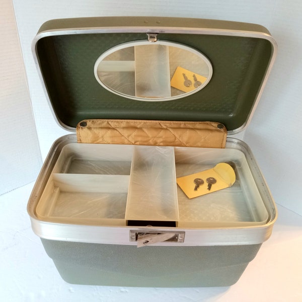 Vintage MCM Avocado Green Hardcase Train Case with 2 Original Keys and 1 Removable Cosmetic Tray 4 Molded Feet on bottom Retro 70s Green