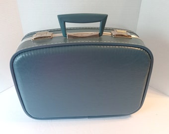 Vintage Blue Hardcase Overnight Suitcase, Weekender, Train Hard Suitcase 1970s, White Quilted Wipe-clean Lining and White Topstitching