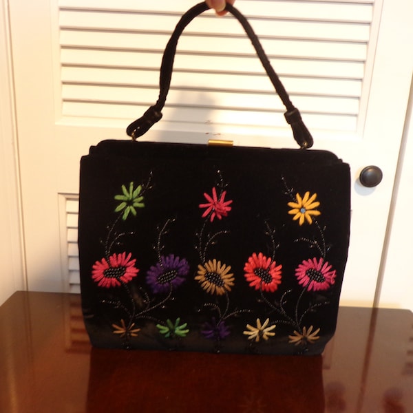 Vintage Soure New York Embroidered Flowers Black Velvet Purse Top Handle Top Clasp Handbag 1960s