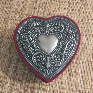 VELVET HEART JEWELLERY BOX MAROON VELVET HEART JEWELLERY BOX MAROON