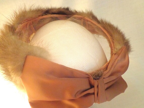 Vintage 1950s Champagne Mink Fur Headband With Salmon Satin  display picture 1