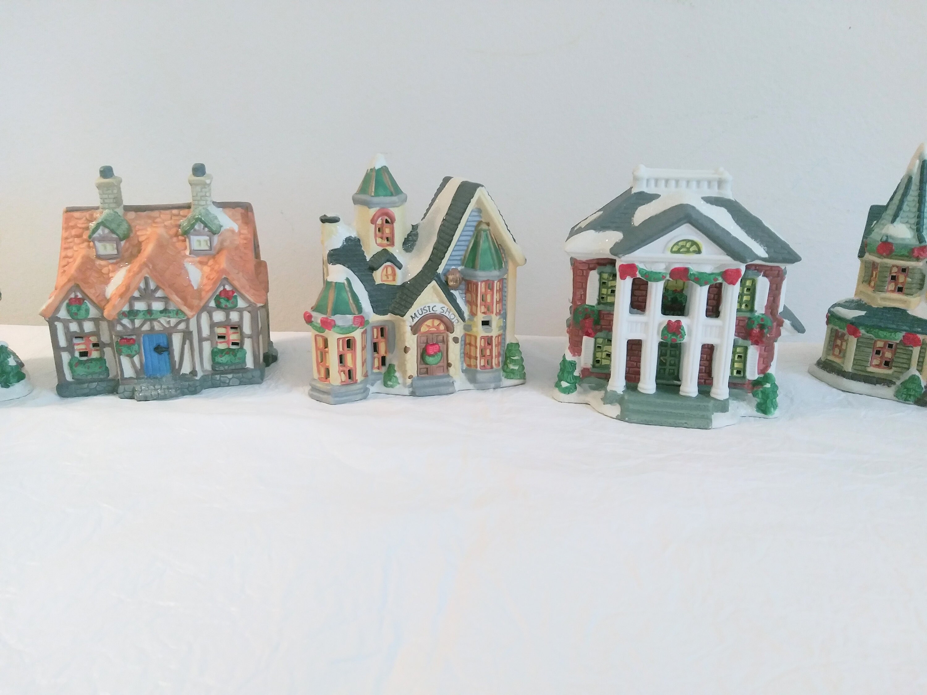 Winter Lodge Cobblestone Corners Porcelain House ~ Vintage Christmas  Village Collection Building Figurine Hand Painted Glitter Accent - Yahoo  Shopping