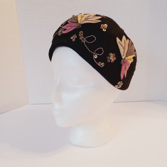 1940s Sonnenfeld's Cloche Black Felt Hat Skull Ca… - image 8