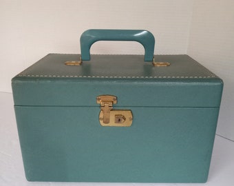 Vintage Teal Hardcase Train Case with White Top Stitching and soft Rubber / Plastic Handle Mirror lid Blue lined 4 Brass Feet