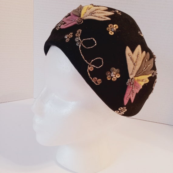 1940s Sonnenfeld's Cloche Black Felt Hat Skull Ca… - image 1