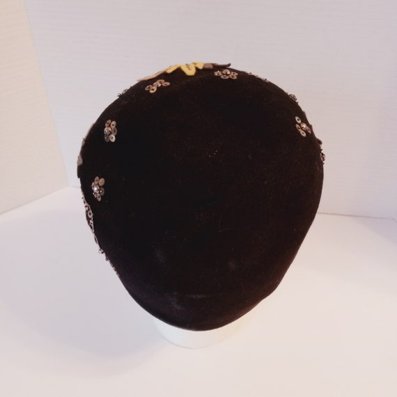 1940s Sonnenfeld's Cloche Black Felt Hat Skull Ca… - image 3