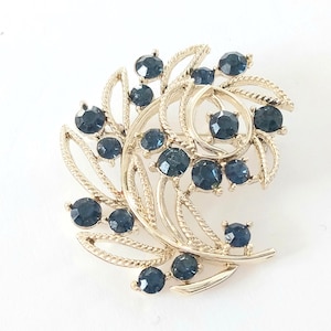 Usner Saphire blue stones Brooch in silver Tone Metal