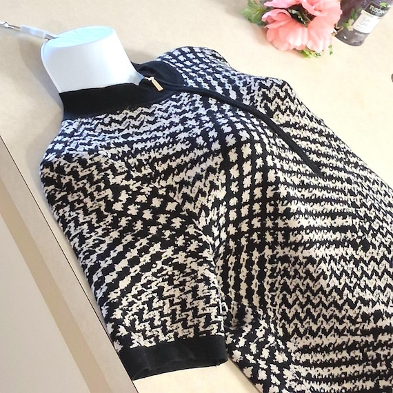 calvin klein dress with gold zipper Vintage Black White Knit Dress, Front Size M dress with zipper down the back