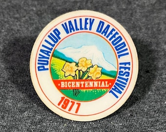 1977 Puyallup Daffodil Festival Pinback Button Bicentennial Pin Tacoma Parade