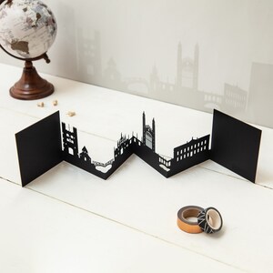 Cambridge Skyline Silhouette 3D Papierschnitt Karte