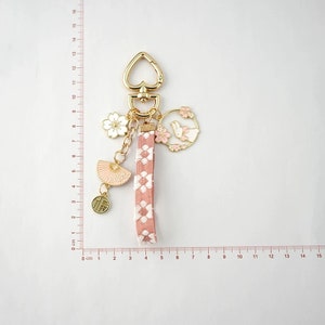 Pink ribbon keychain - Cute pearl Pendant keyring - Purse Suspension Bags Charms -AirPods case chain - phone case chain - keychain