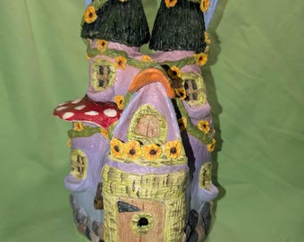 Curly Oak Manor Light Up Fairy House 15cm