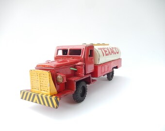 vintage tin trucks