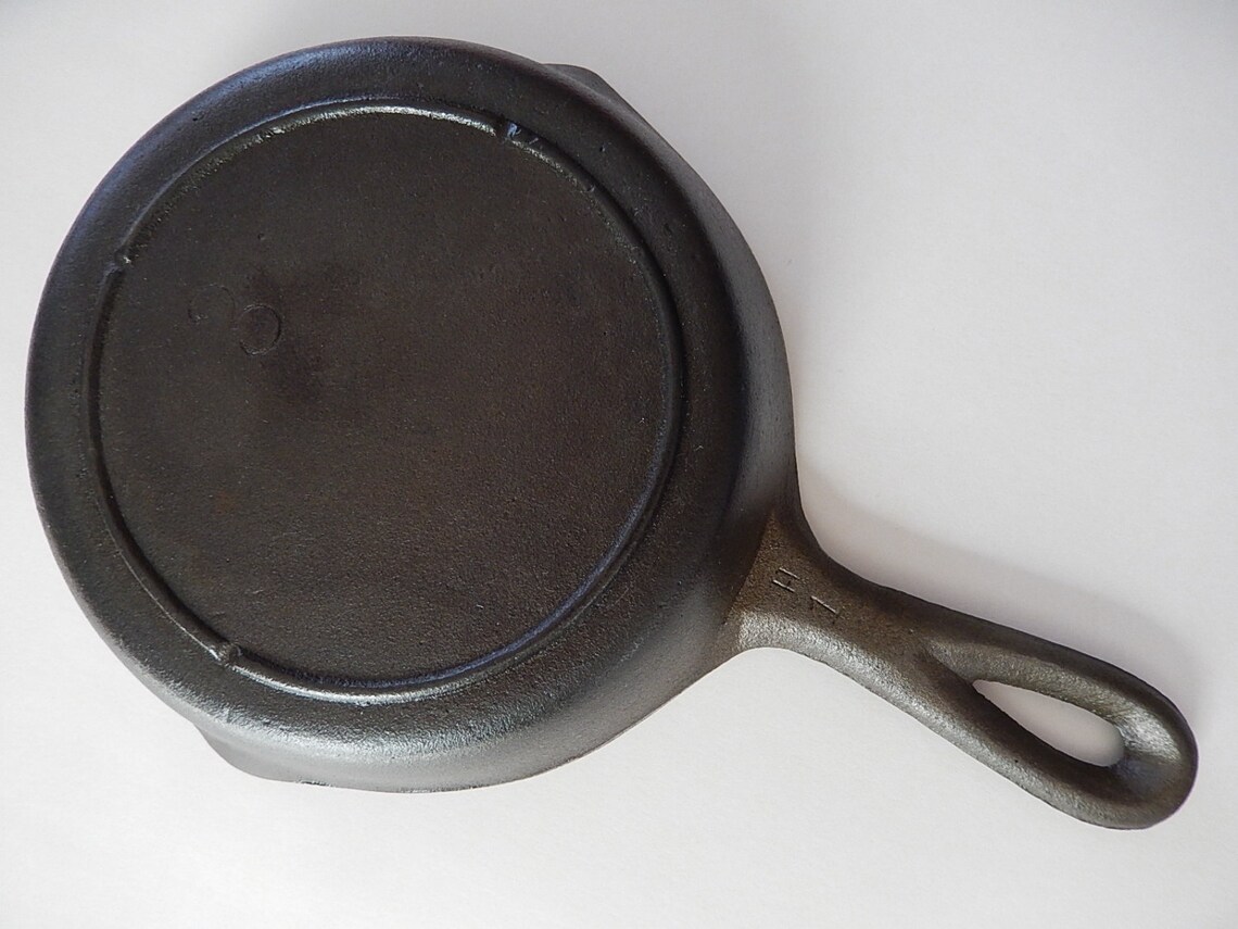 Vintage Lodge 3 Cast Iron Skillet 3 Notch Lodge Etsy