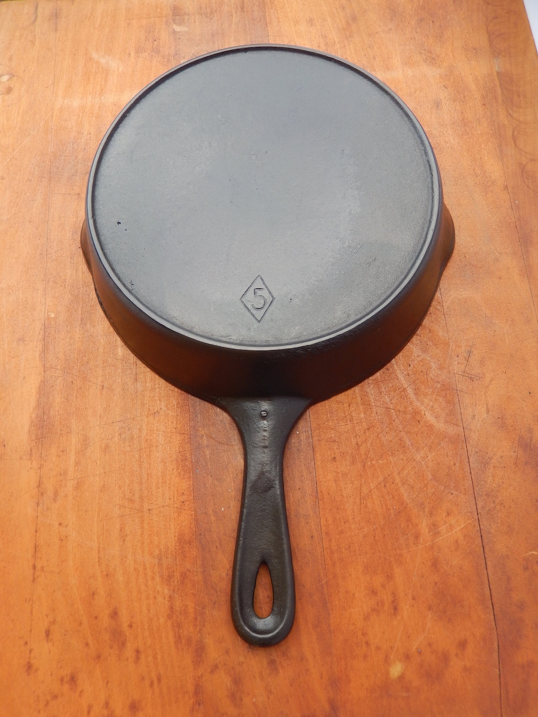 Chicago Foundry 5 in Diamond Cast Iron Skillet With Heat Ring Cast