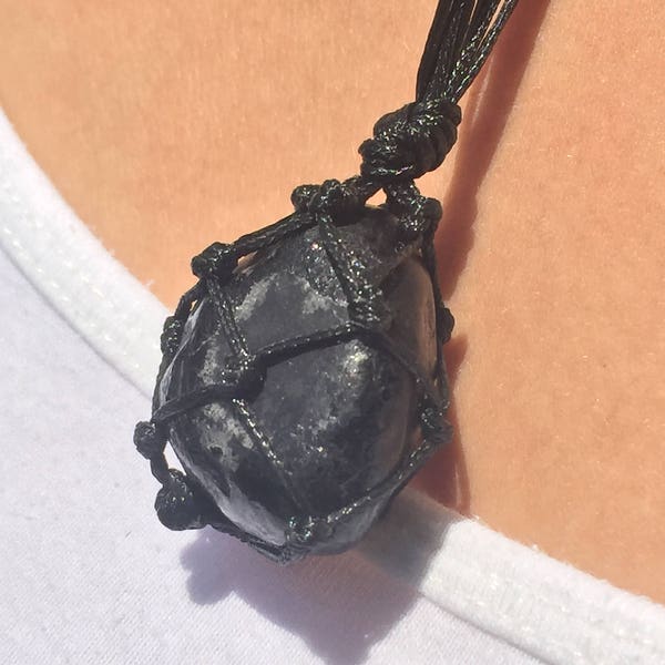 Apache Tears Obsidian Necklace, Apache Tears Jewelry, Mourning Jewelry, Chakra necklace, Black stone pendant, Macrame Healing Stone Necklace