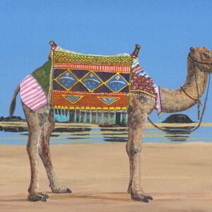 Cavalcare il cammello con sella, paesaggio di miraggio del deserto Arabico, cielo azzurro, 11 "x 8 1/2" a getto d'inchiostro stampa dalla pittura acrilico