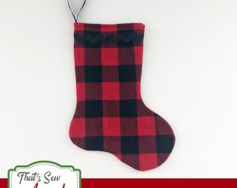 Mini calcetín navideño a cuadros rojos y negros • Para peluches o muñecas de cualquier tamaño • Listo para enviar