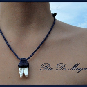 Biwa Stick Pearl Necklace in Navy Blue. Macrame Freshwater Pearl Jewelry. Pearl pendant. Macrame jewelry. Allergy free necklace. Makrame.