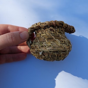 Small Woven Vase – Natural Pita Fiber – Rustic Handmade Decor from Chile – Mini Basket Jar
