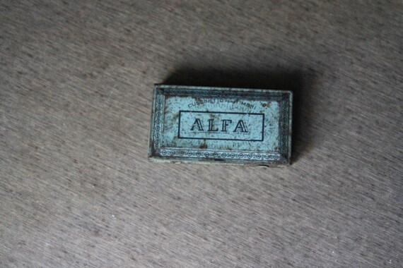 Tampone per inchiostro ALFA, cuscinetto  per timbri vintage. azzurro , blu. in metallo, da collezione