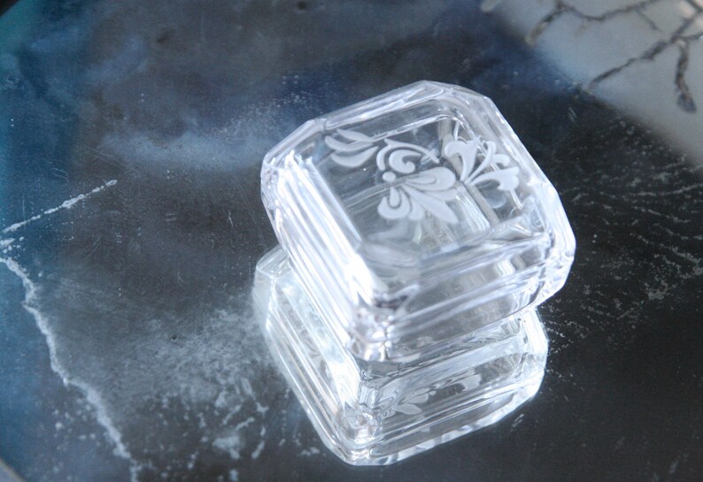 floral engraving lily on the lid Small square box in vintage crystal