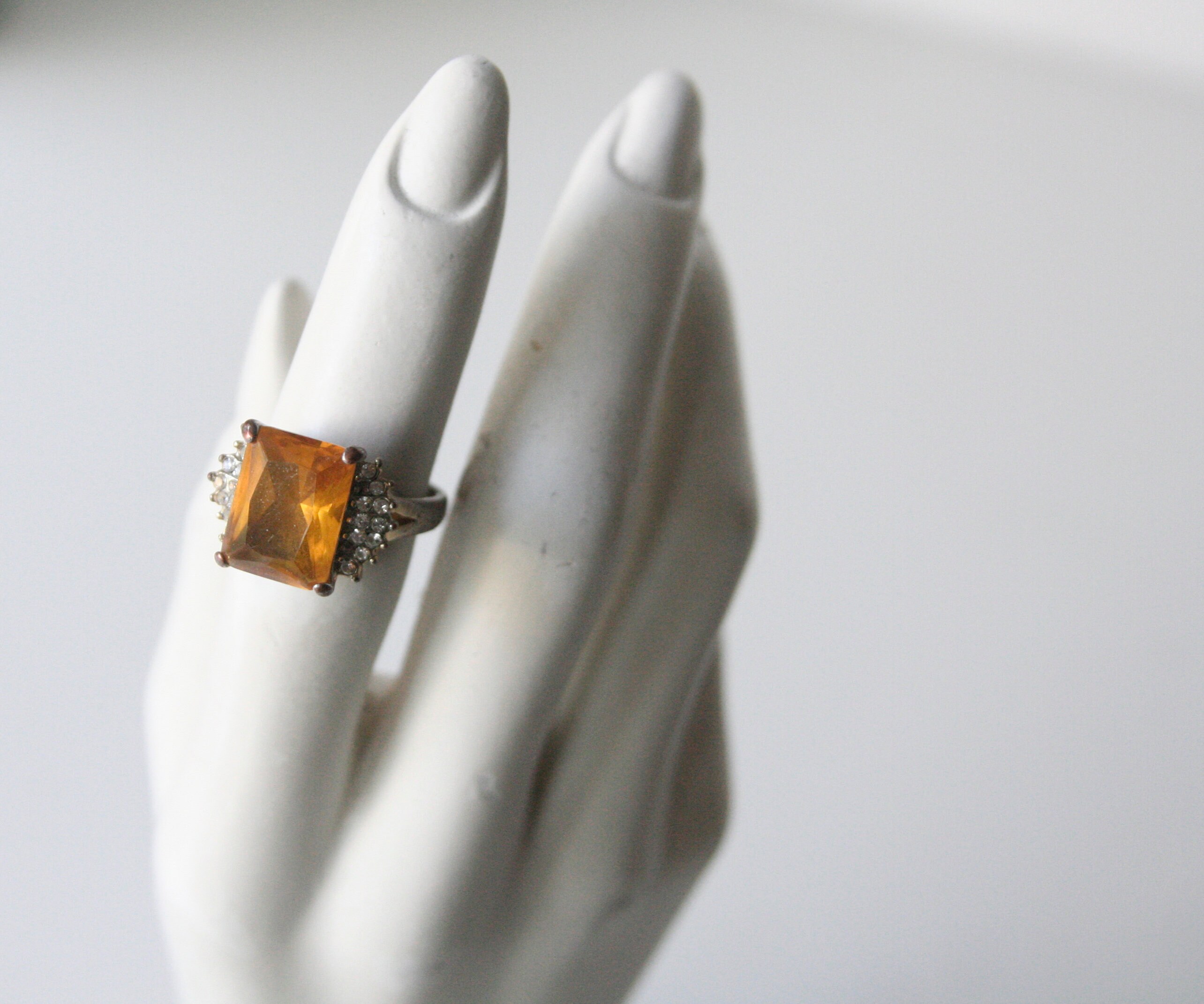 Anello Eternity Sottile Donna Con Zirconi - Taglio Baguette - Anello Di Fidanzamento O Regalo, Ottone