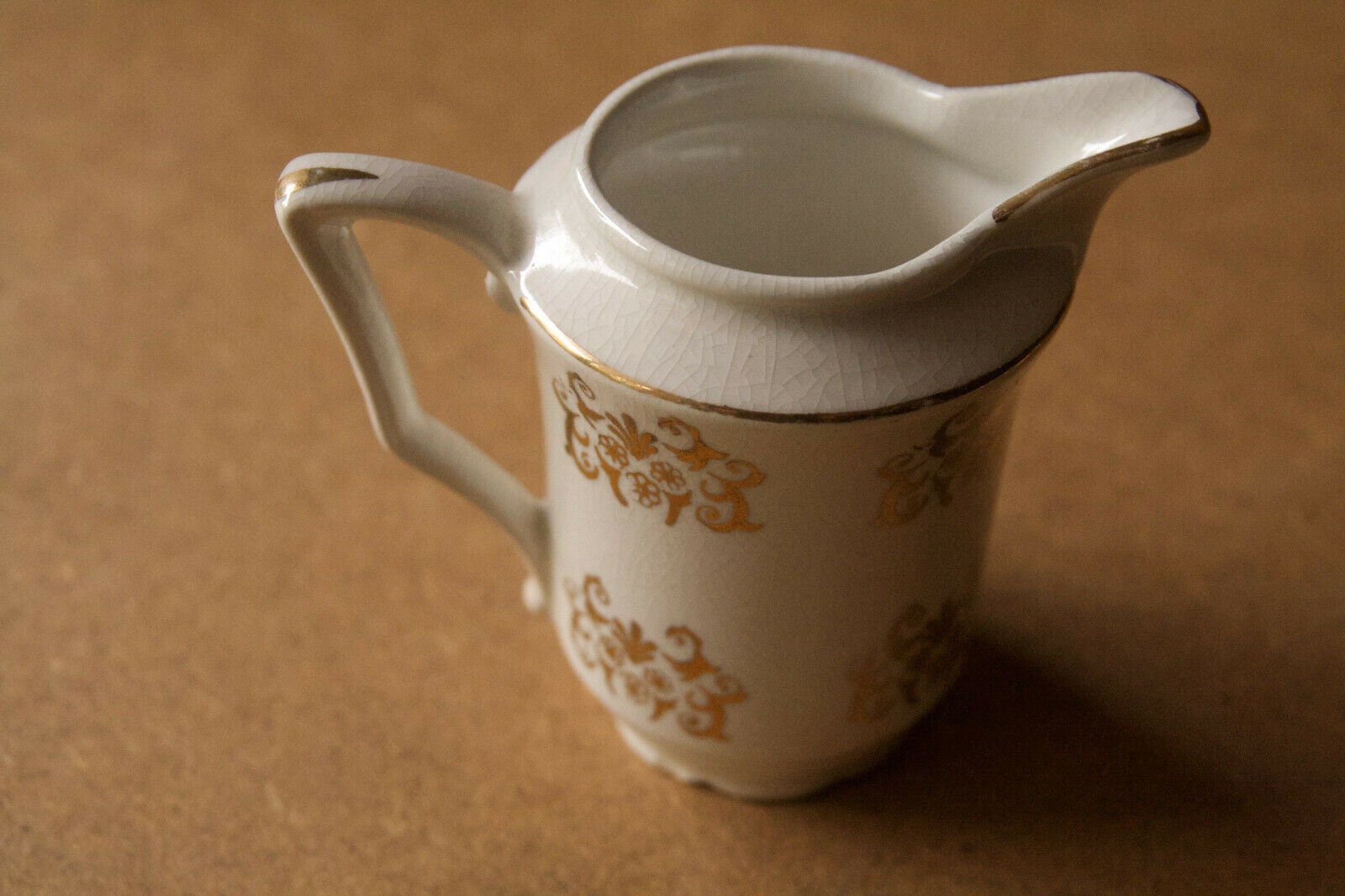 Antico bricco latte per il tè porcellana bianca e oro con fiori, piccolo  bricco latte tea, decorato dalla FREDA -  Portugal