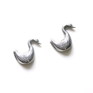 Sal 20% - Par de cisnes de metal, cortador de papel, cortadores, cisnes objetos a prueba de viento, mesa de boda, establecer dos cisnes de metal